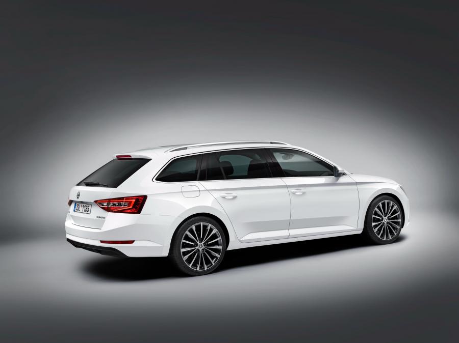  Skoda Superb Combi 2015 года  (фото 18 из 29)